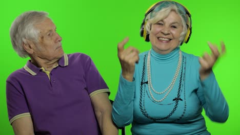 Mature-senior-old-couple-family-grandparents-enjoy-talking,-hugging.-Chroma-key