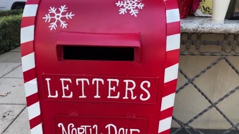 Santa-Letterbox-4K-video-tilt-up