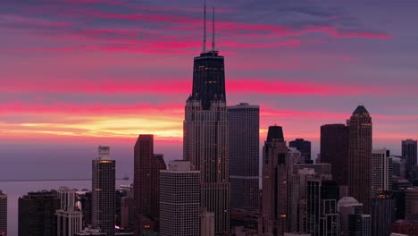 Luftaufnahme-Der-Skyline-Von-Chicago-Bei-Sonnenaufgang