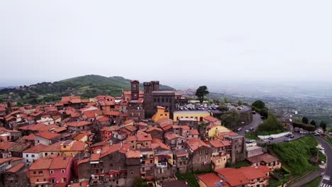 Belvedere-Di-Rocca-Priora,-Castillo-Medieval-Rodeado-Por-Un-Pueblo,-Italia