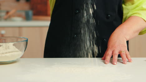 Hand-spreading-flour