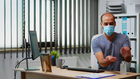 Employee-with-mask-cleaning-hands