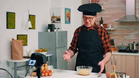 Vlogger-recording-cooking-related-broadcast