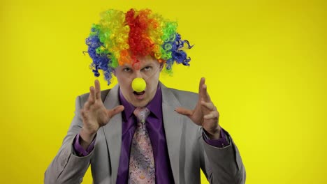 Clown-businessman-entrepreneur-boss-in-wig-shows-tricks-with-money-banknotes
