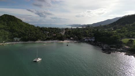 Aerial-footage-of-a-beach-in-the-Koh-Samui-Island-groups-in-Thailand-with-yacht-and-boats-visible-in-the-clear-waters