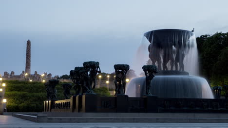 Timelapse-of-fountain-in-The-Vigeland-Park,-Central-Oslo