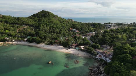 Zoom-out-aerial-footage-of-densely-vegetated-island-groups-of-Koh-Samui-with-clear-waters