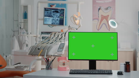 Leerer-Dentalschrank-Mit-Horizontalem-Grünem-Bildschirm-Auf-Dem-Monitor