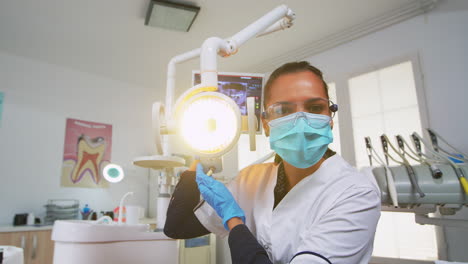 Patient-Pov-Besucht-Zahnklinik-Für-Eine-Operation