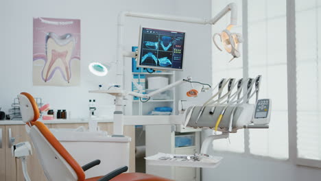 Interior-De-La-Oficina-De-Ortodoncista-De-Estomatología-Vacía-Sin-Nadie-Dentro.