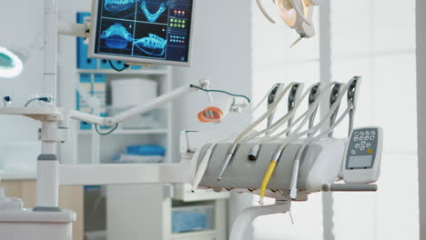 Nahaufnahme-Von-Zahninstrumenten-In-Der-Kieferorthopädischen-Praxis-Für-Medizinische-Stomatologie