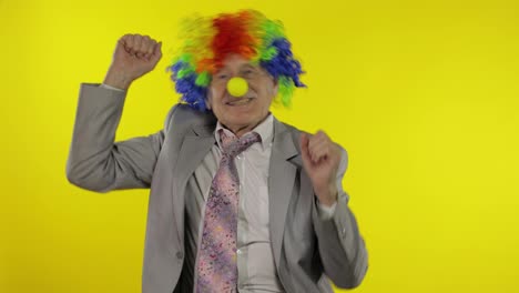Elderly-clown-businessman-entrepreneur-boss-dancing,-entertains,-celebrate