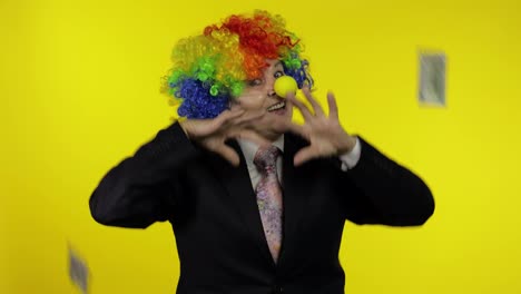 Elderly-clown-businesswoman-freelancer-dancing,-celebrate,-receive-money-cash