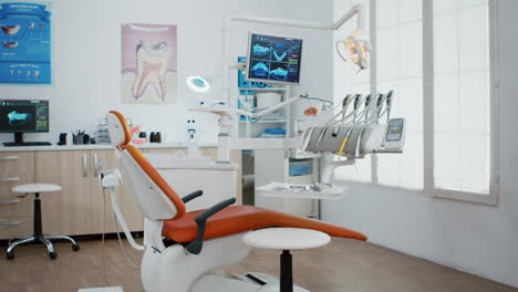 Innenraum-Der-Kieferorthopädischen-Zahnarztpraxis-Für-Stomatologie-Mit-Zahnradiographie-Auf-Dem-Monitor.