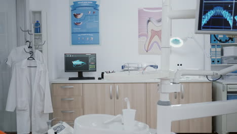 Oficina-De-Estomatología-Ortodóncica-Vacía-Preparada-Para-El-Tratamiento-Dental.