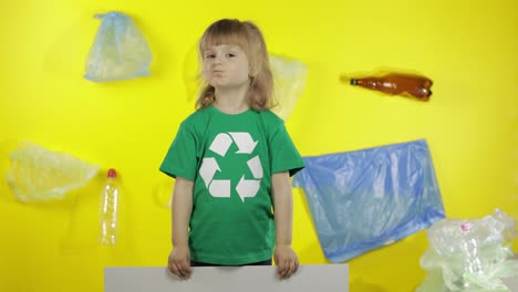 Mädchenaktivistin-Hält-Plakat-„Liebe-Deine-Mutter-Erde“.-Plastikverschmutzung-In-Der-Natur