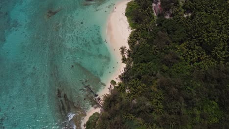 Drone-shot-of-white-sand-beach-at-Managaha-island