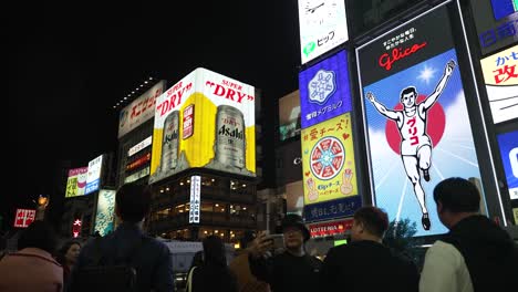 Famous-Glico-man-sign-lit-at-night-with-tourists-taking-photographs