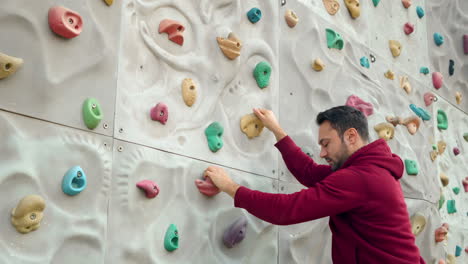 Mid-Adult-Fit-Man-Exercise-on-Climbing-Wall