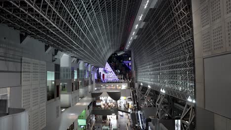 Abendansicht-Im-Atrium-Der-Kyoto-Station-Show