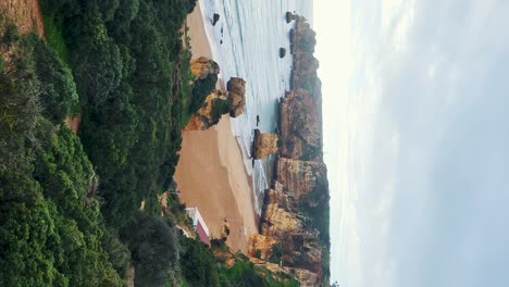 Ponta-Da-Piedade-Rocks-Near-Lagos-in-Algarve,-Portugal