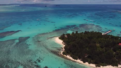 Static-drone-shot-of-Managaha-Island,-Northern-Mariana-Islands