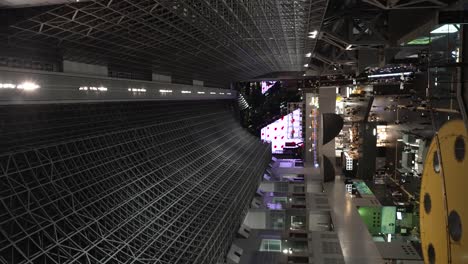 Nachtansicht-Im-Atrium-Der-Zentralen-Halle-Der-Kyoto-Station-Show