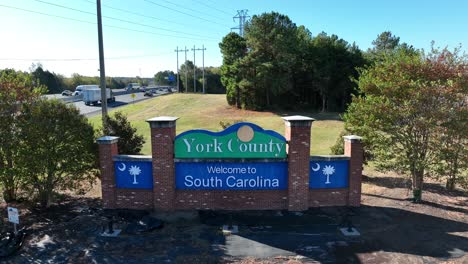 Welcome-to-South-Carolina-sign-at-York-County,-SC