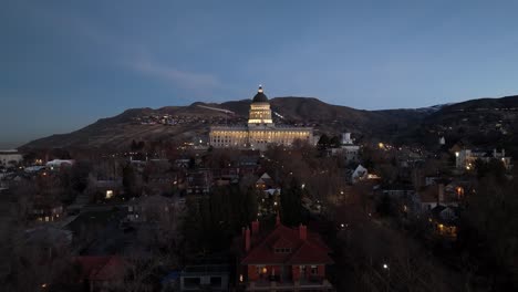 Salt-Lake-City-Utah-State-Capitol-Building-Im-Morgengrauen---Luftaufnahme