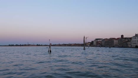 Cityscape-of-Venice-from-moving-boat-after-sunset