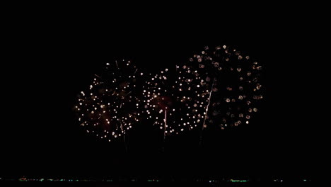 Helle-Und-Farbenfrohe-Pyrotechnische-Darbietung-Für-Das-Internationale-Feuerwerksfestival-Pattaya-2023,-Das-In-Der-Provinz-Chonburi-In-Thailand-Stattfindet