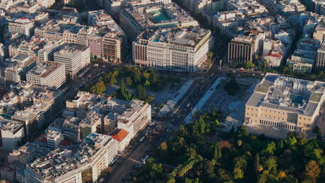 Kreisende-Luftaufnahme-über-Syntagma-Im-Zentrum-Von-Athen