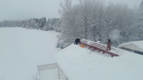 Carpenter-working-on-house-roof-in-extreme-winter-weather