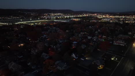 Urban-sprawl-of-American-city-at-night