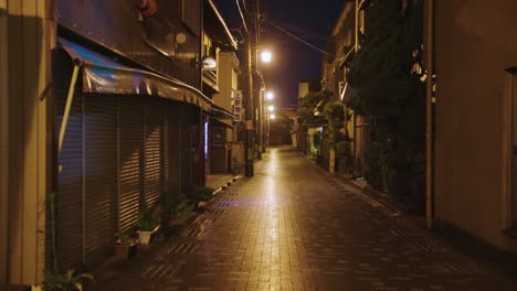 Antigua-Calle-Japonesa-Por-La-Noche,-Vacía-Y-Tranquila-En-La-Prefectura-De-Mie,-Japón