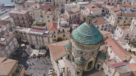 Footage-rotating-around-the-top-bell-tower-of-a-church-in-Amalfi,-Italy
