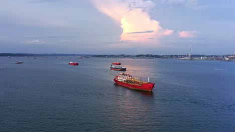 Tanker-Ships-Sailing-Near-Seaport-Of-Balikpapan-City-In-East-Kalimantan,-Indonesia