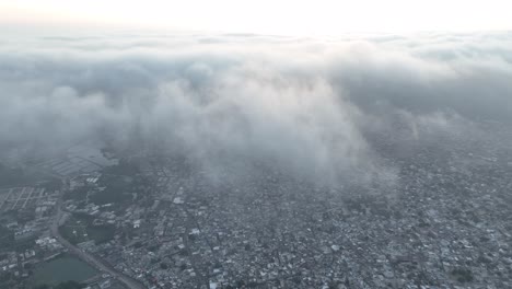 Antena-Sobre-Las-Nubes-Ciudad-De-Umarkot-En-El-Distrito-De-Tharparkar-En-Pakistán