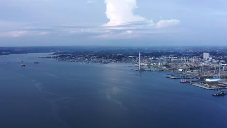 Panorama-Of-Seaport-And-Oil-Refinery-On-The-Coast-Of-Borneo-In-Balikpapan,-Indonesia