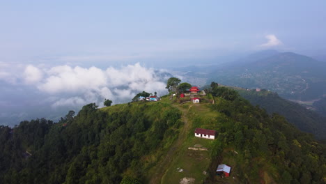 Casas-En-La-Cima-De-La-Montaña-En-Nepal