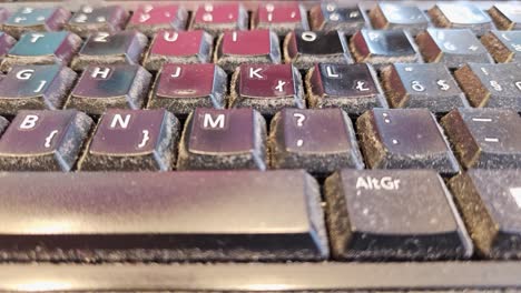 Close-up-of-an-dirty-keyboard