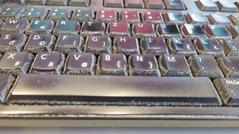 Close-up-of-an-dirty-keyboard