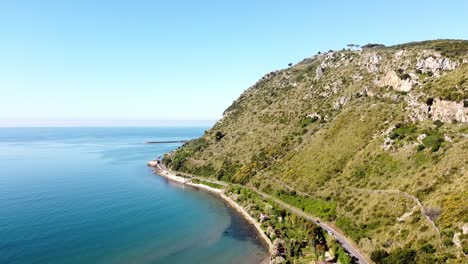 Drohne-An-Der-Mittelmeerküste-In-Terracina,-Italien