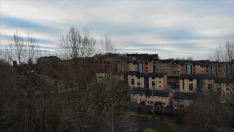 Aerial-View-of-Glasgow's-residential-area-West-Side-on-a-Cloudy-Day-in-Scotland,-UK