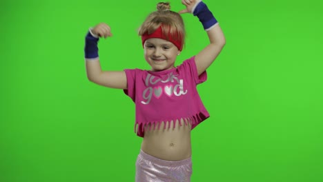 Athletisches-Mädchen-In-Rosafarbener-Sportbekleidung,-Das-Isolierte-Muskeln-Auf-Grünem-Bildschirm-Und-Chroma-Key-Hintergrund-Zeigt