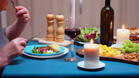 Healty-food-at-romantic-dinner