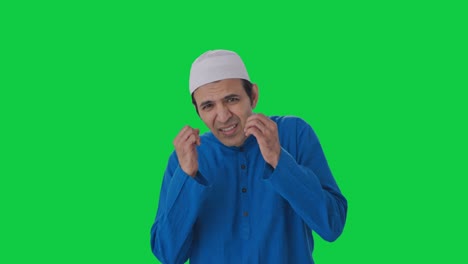 Verängstigter-Und-Verängstigter-Muslimischer-Mann,-Grüner-Bildschirm