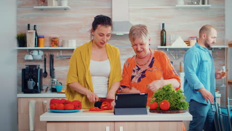 Women-cooking-using-tablet