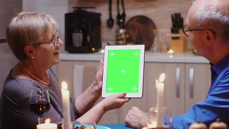 Old-couple-with-green-screen-tablet