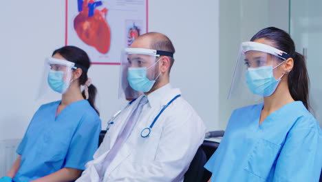 Group-of-medical-personnel-with-visor-and-face-mask